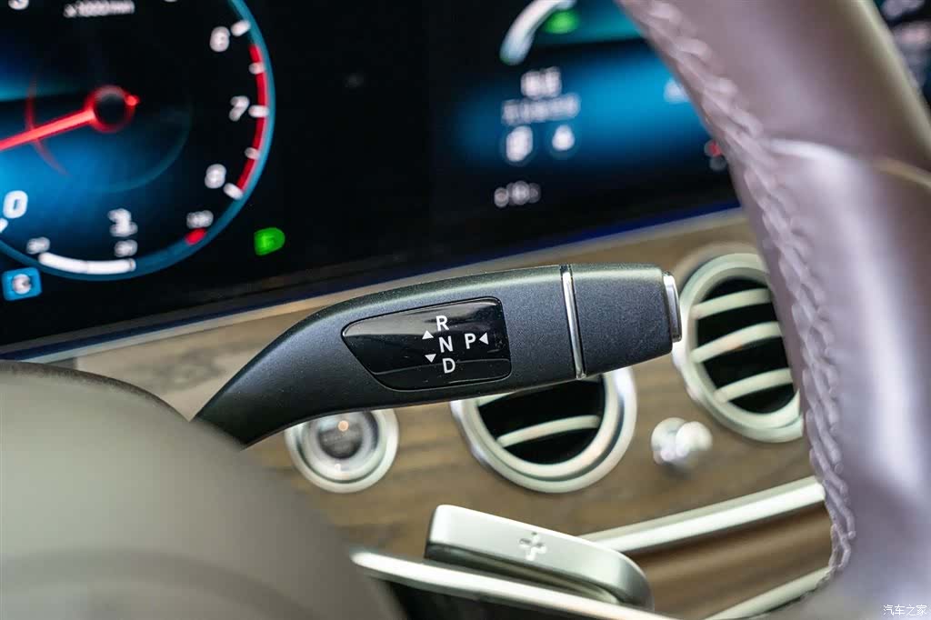 Mercedes-Benz E-Class, 2023 14