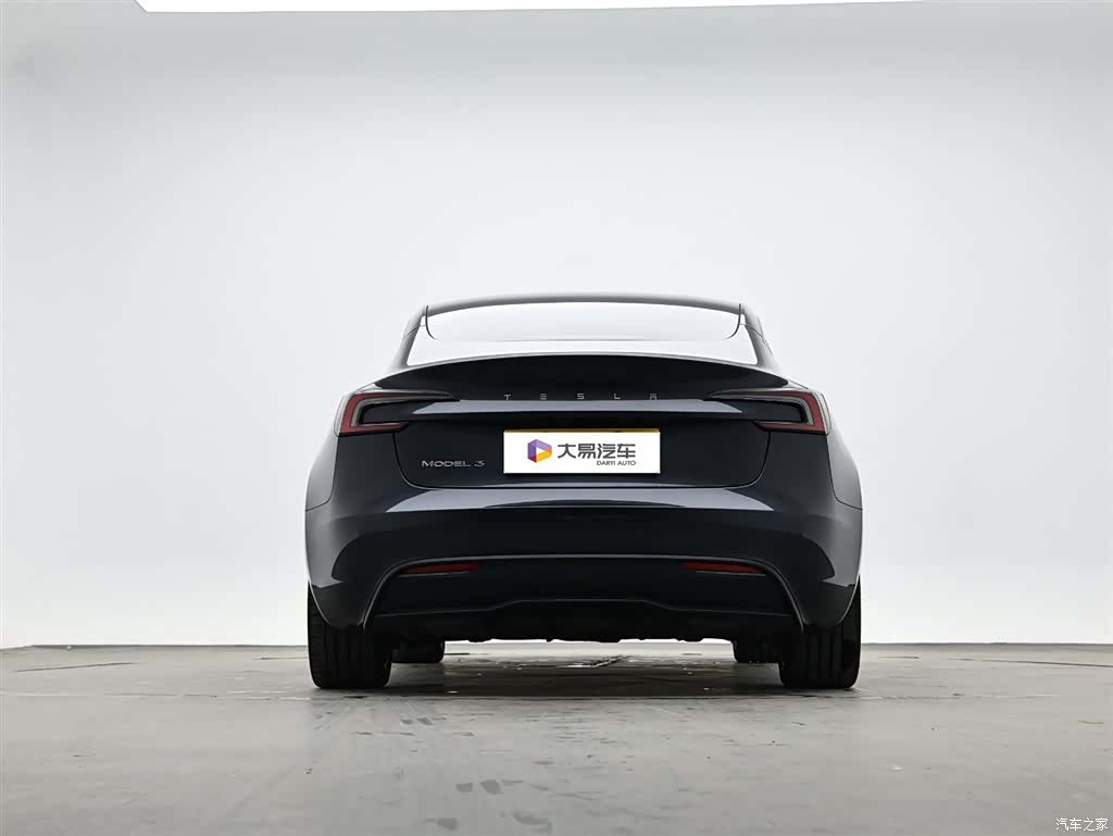Tesla Model 3, 2024 4
