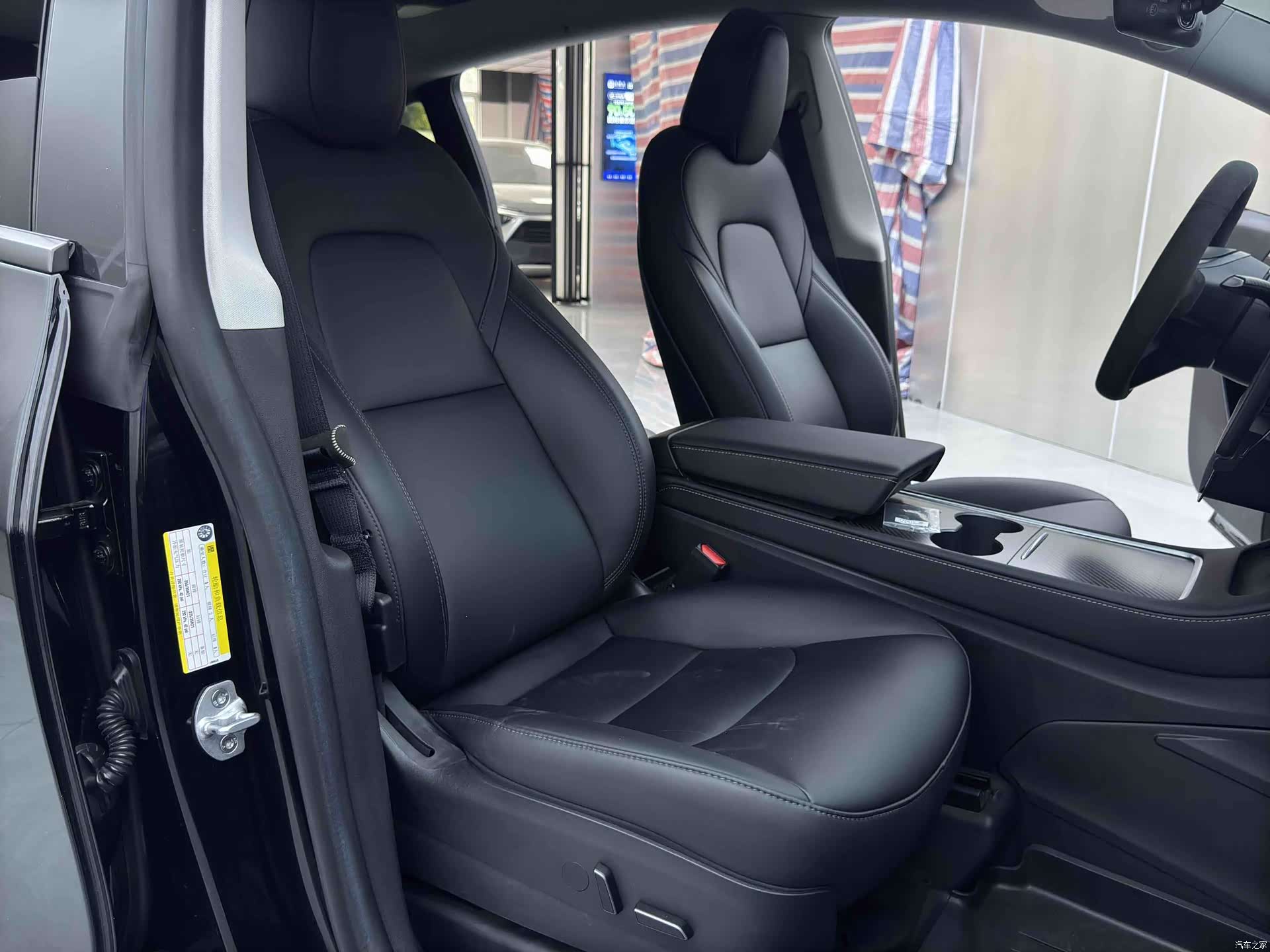 Tesla Model Y, 2023 16
