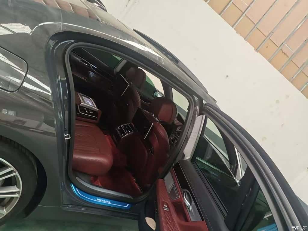 BMW 7 Series, 2021 все фото
