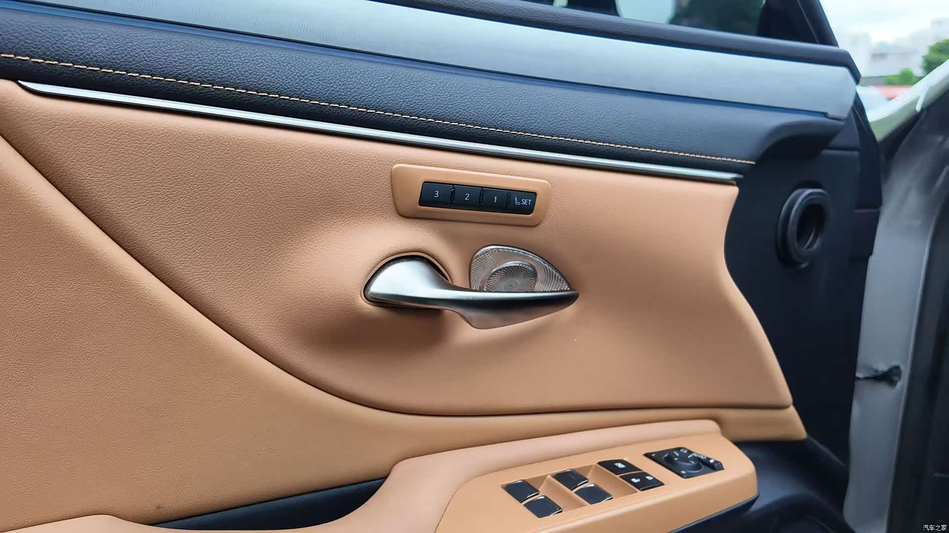 Lexus ES, 2025 7