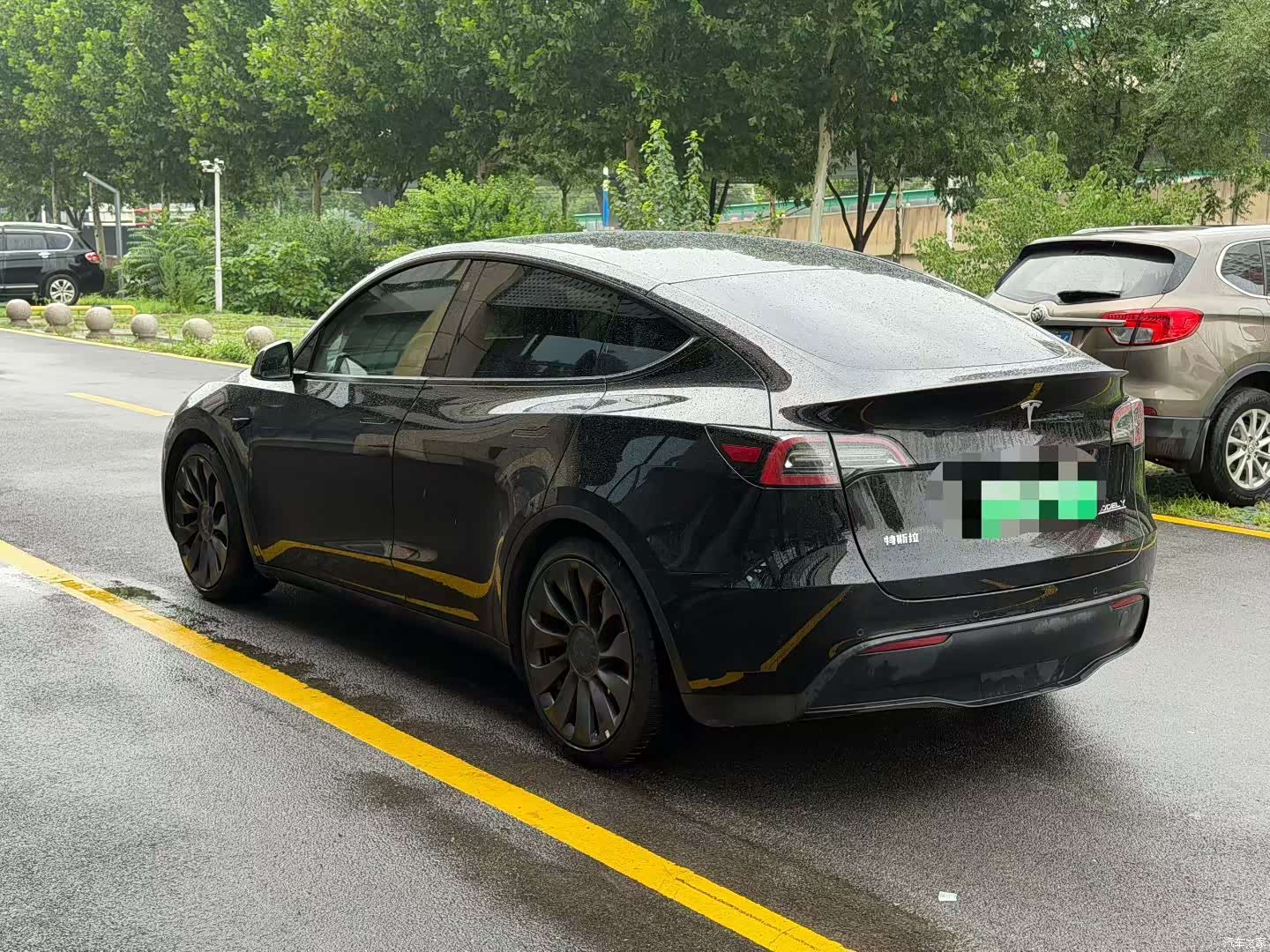 Tesla Model Y, 2023 4