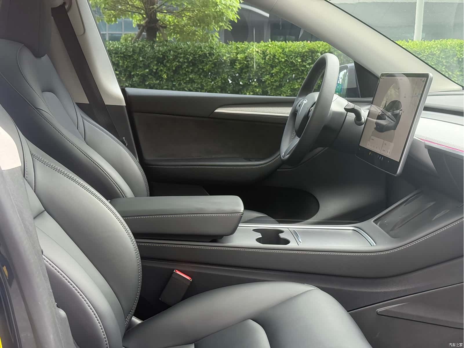 Tesla Model Y, 2024 22