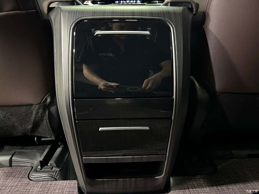 Toyota Granvia, 2025 21