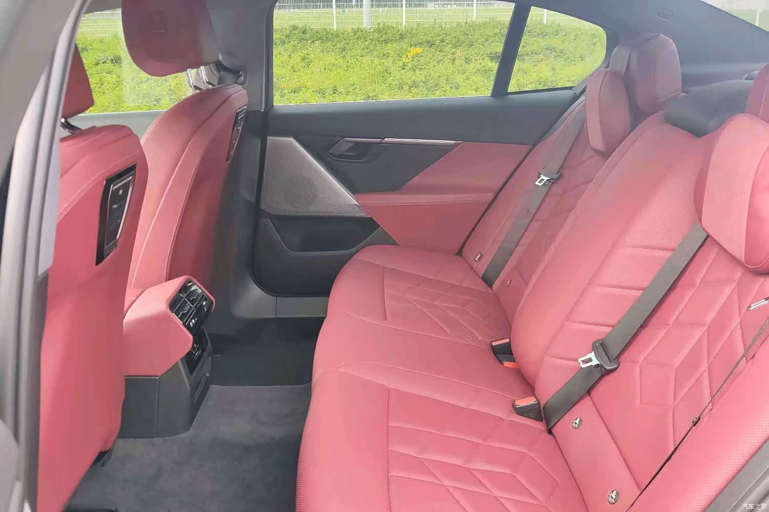 BMW i5, 2025 6