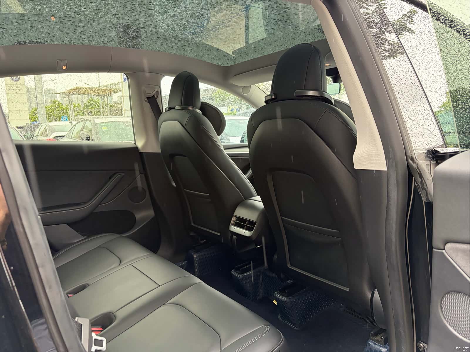 Tesla Model Y, 2022 17