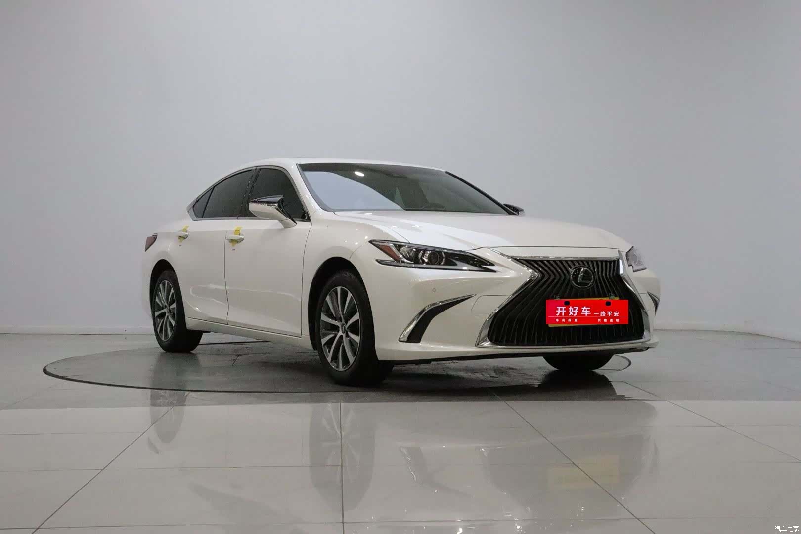 Lexus ES, 2021 3