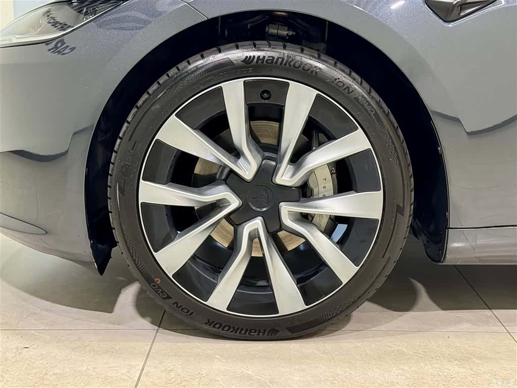 Tesla Model 3, 2024 10