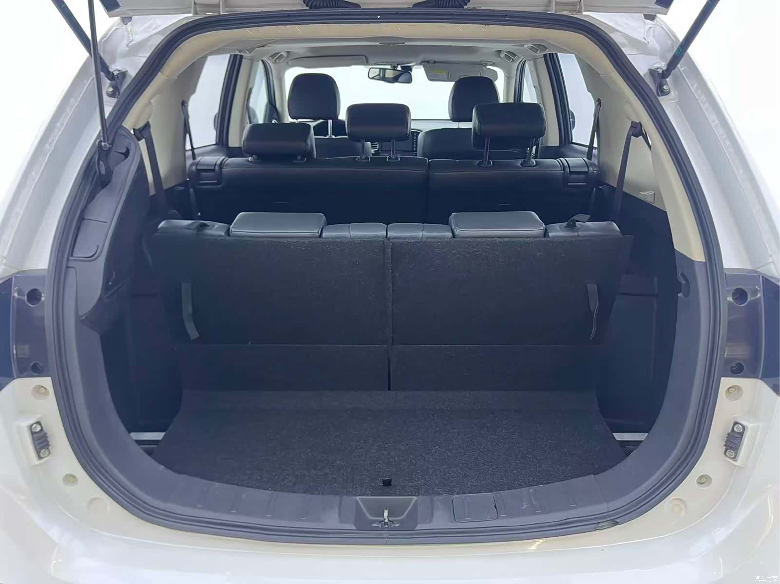 Mitsubishi Outlander, 2019 15