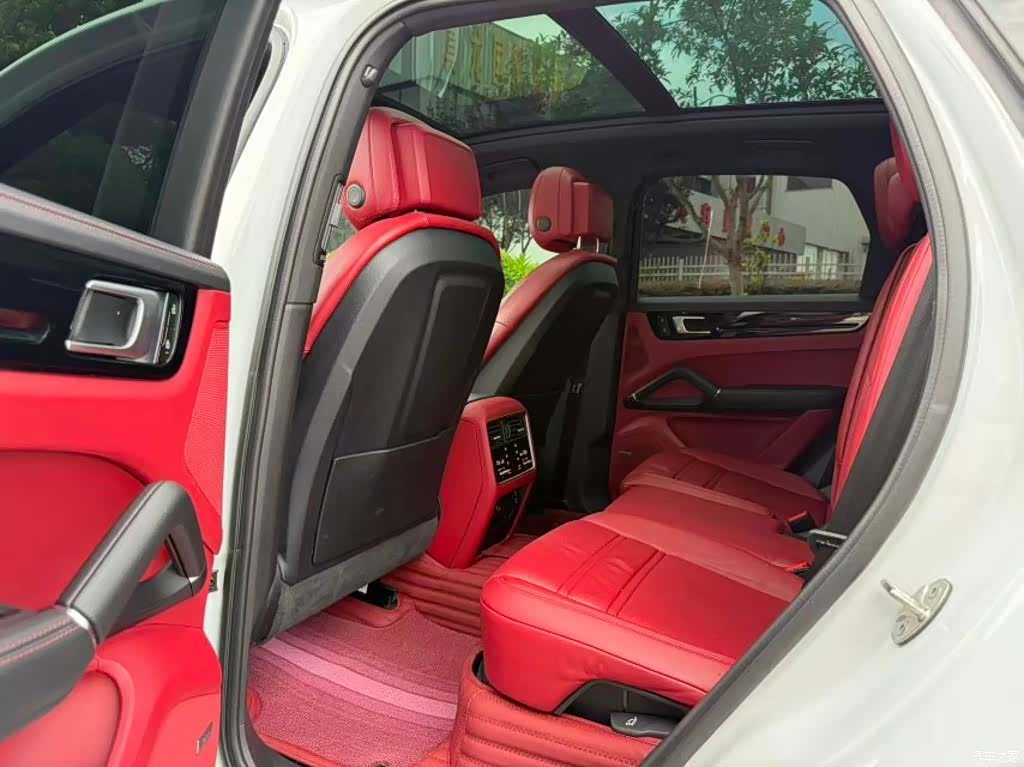 Porsche Cayenne, 2022 все фото