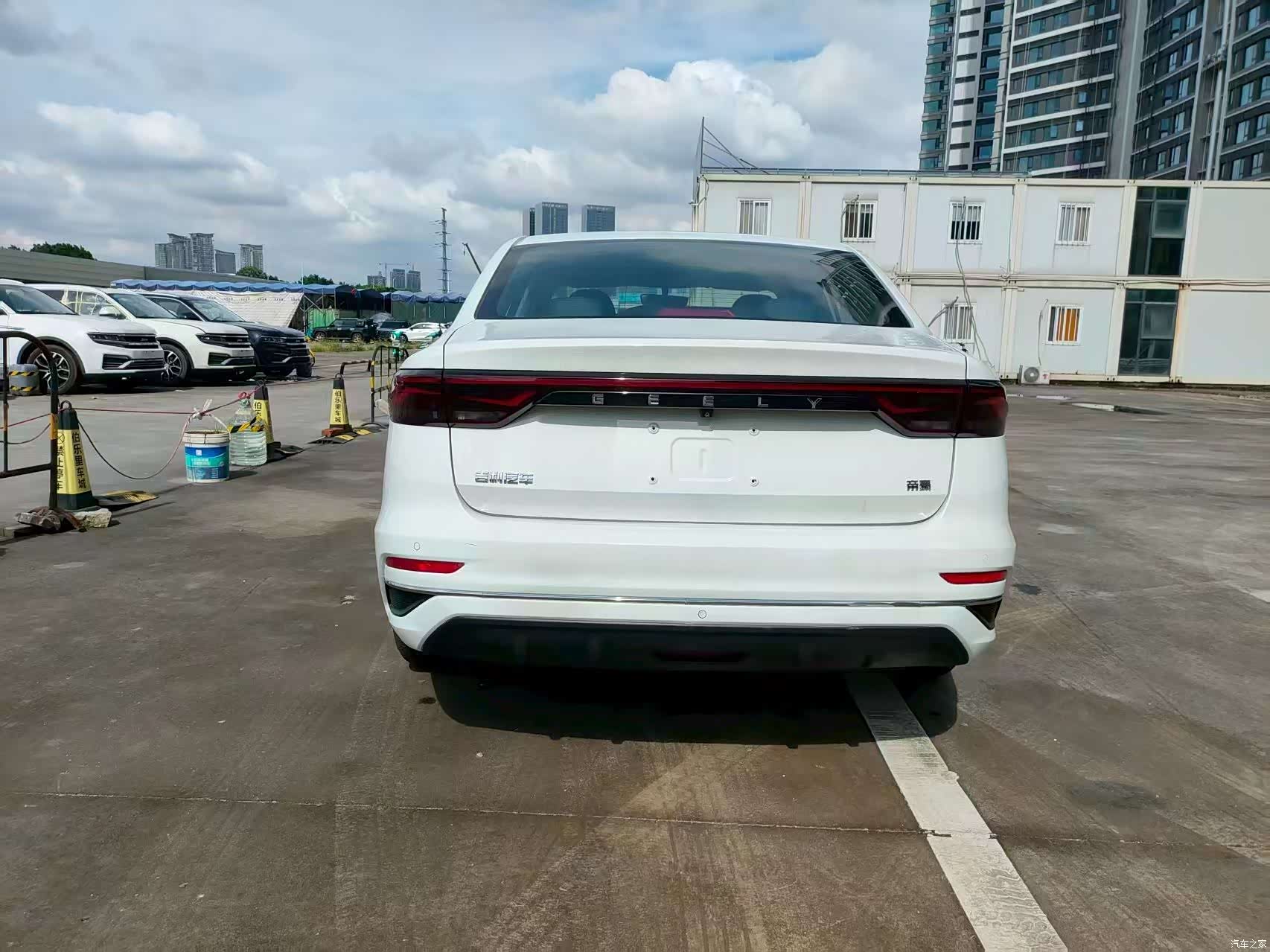 Geely Emgrand, 2021 14