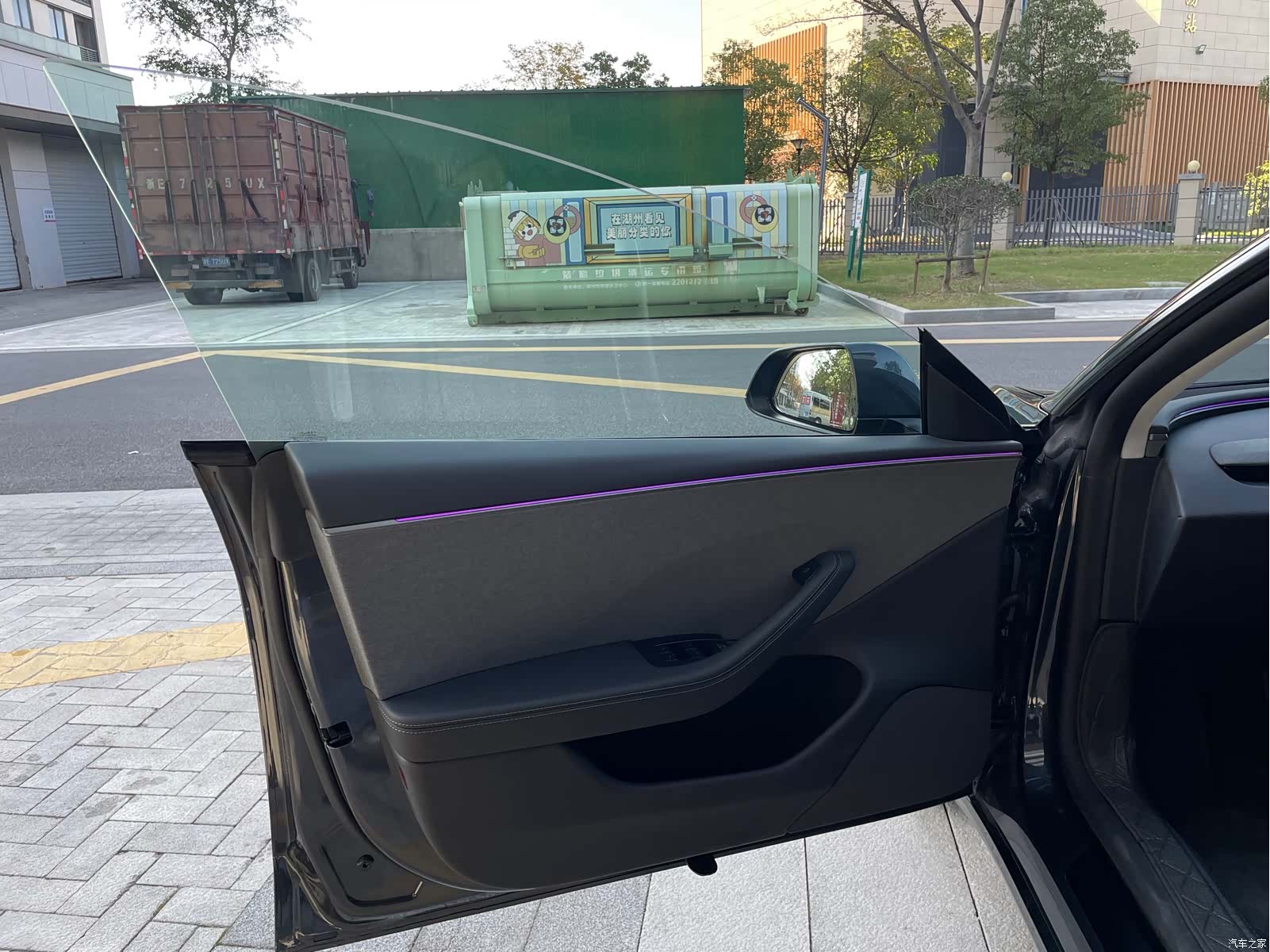 Tesla Model 3, 2025 10
