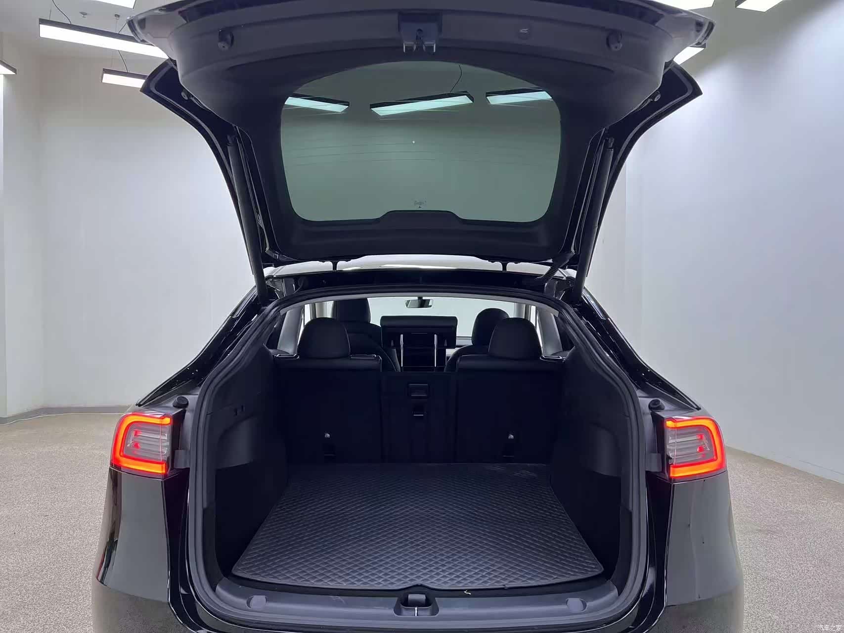 Tesla Model Y, 2021 31