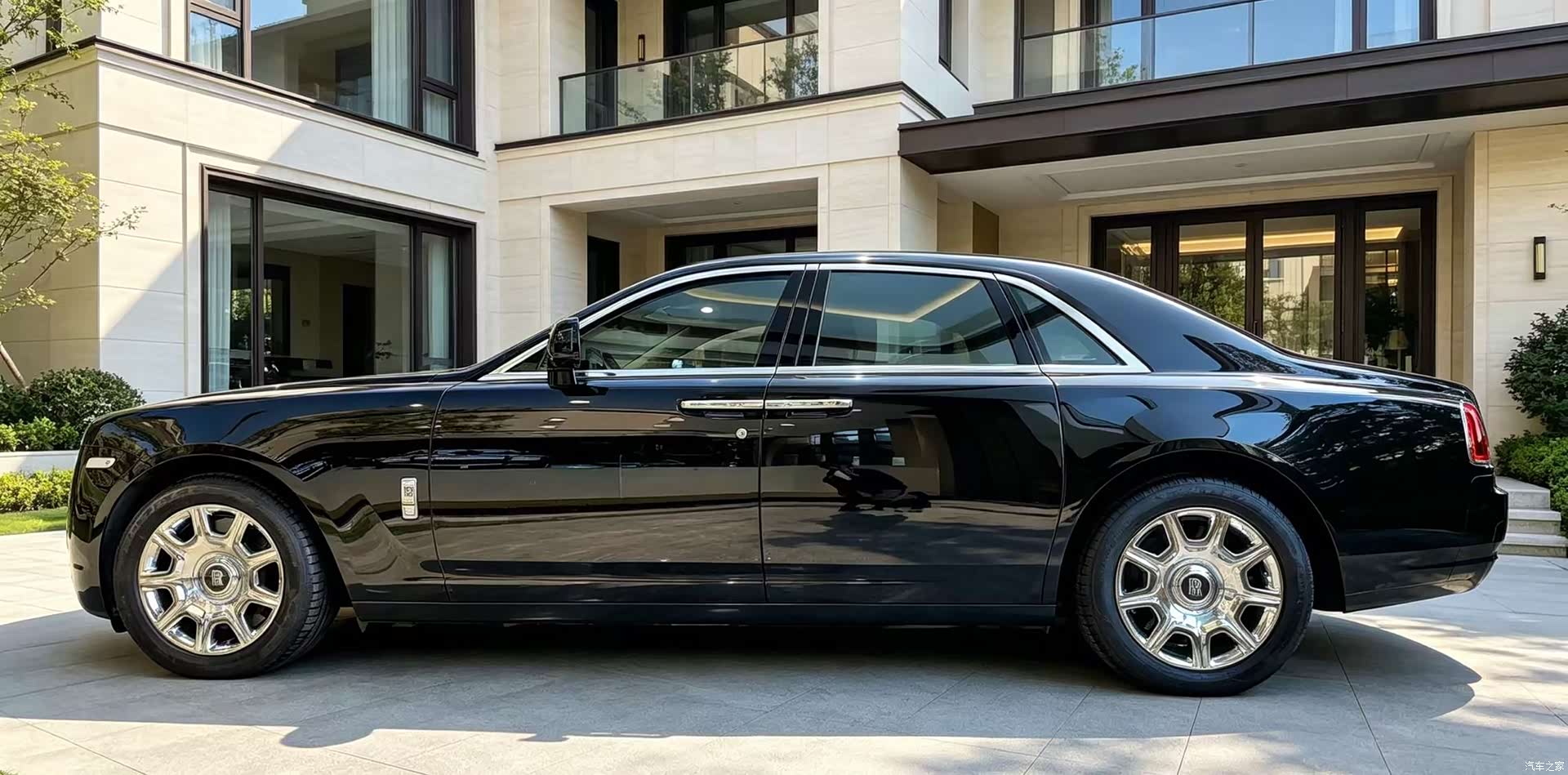Rolls-Royce Ghost, 2011 3