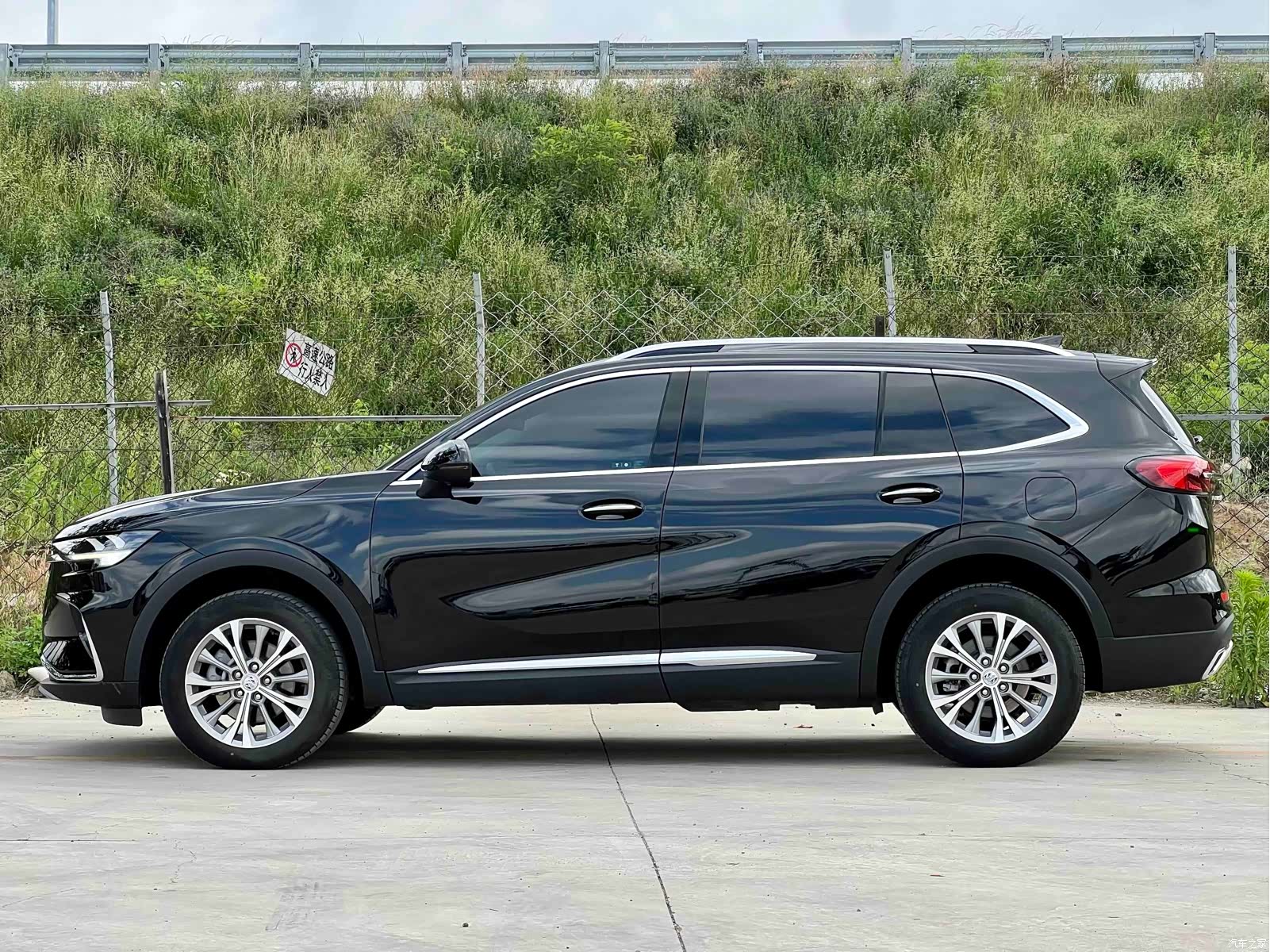 Buick Envision Plus, 2022 3