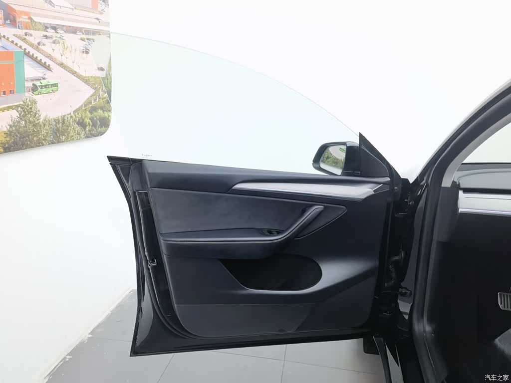 Tesla Model Y, 2024 8