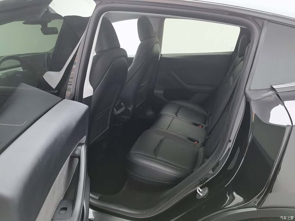 Tesla Model Y, 2024 15