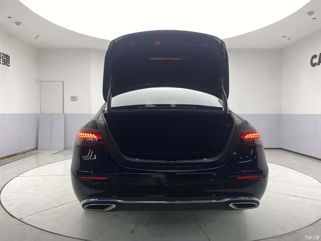 Mercedes-Benz E-Class, 2023 13