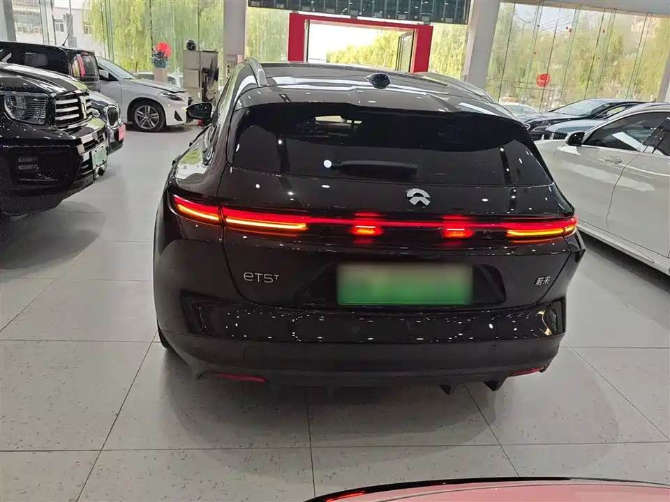 NIO ET5