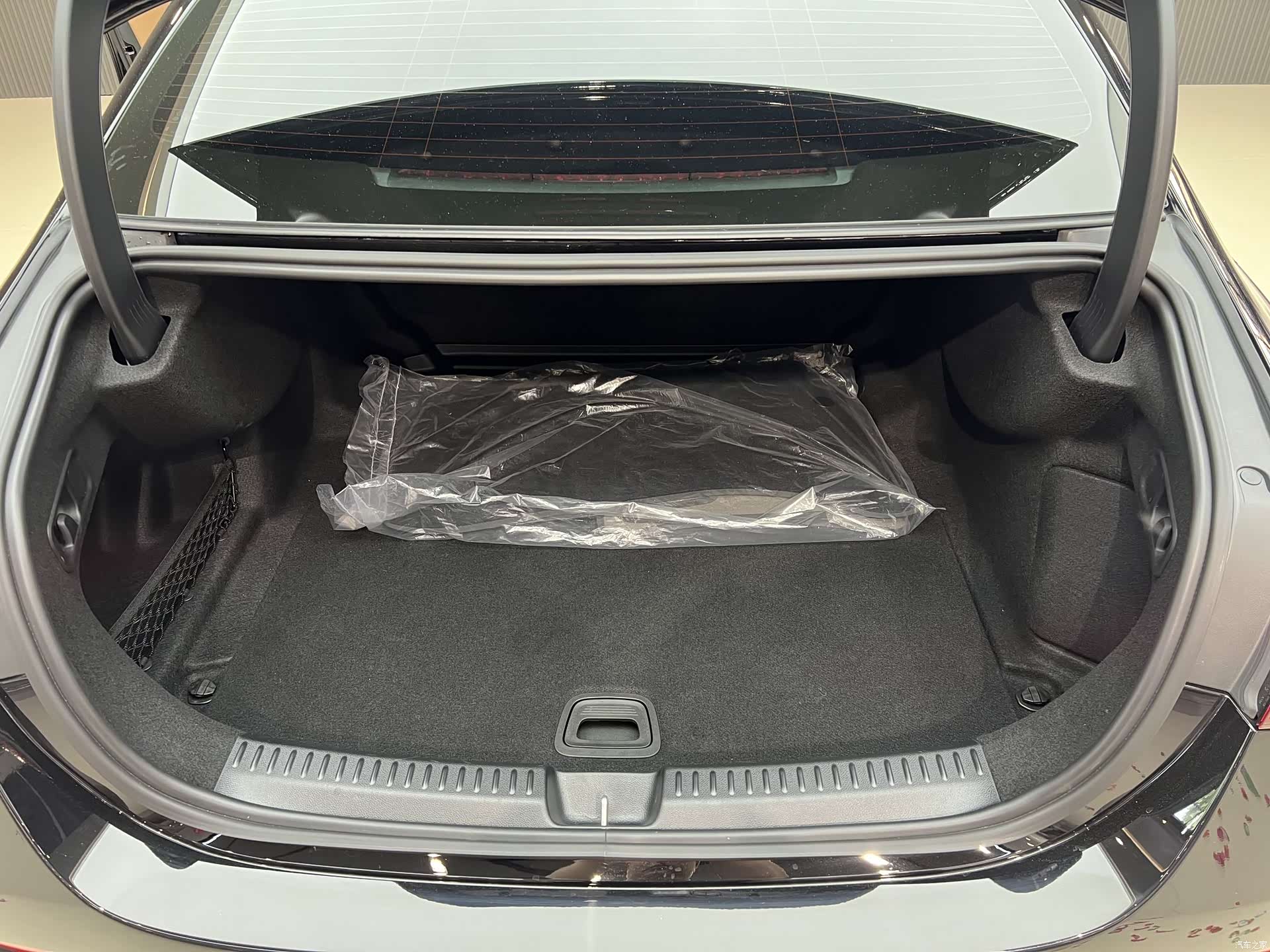 Mercedes-Benz E-Class, 2026 13