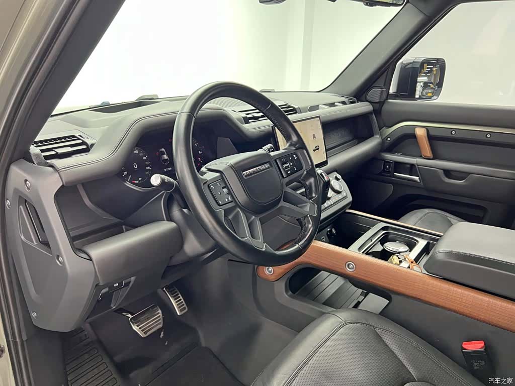 Land Rover Defender, 2022 13