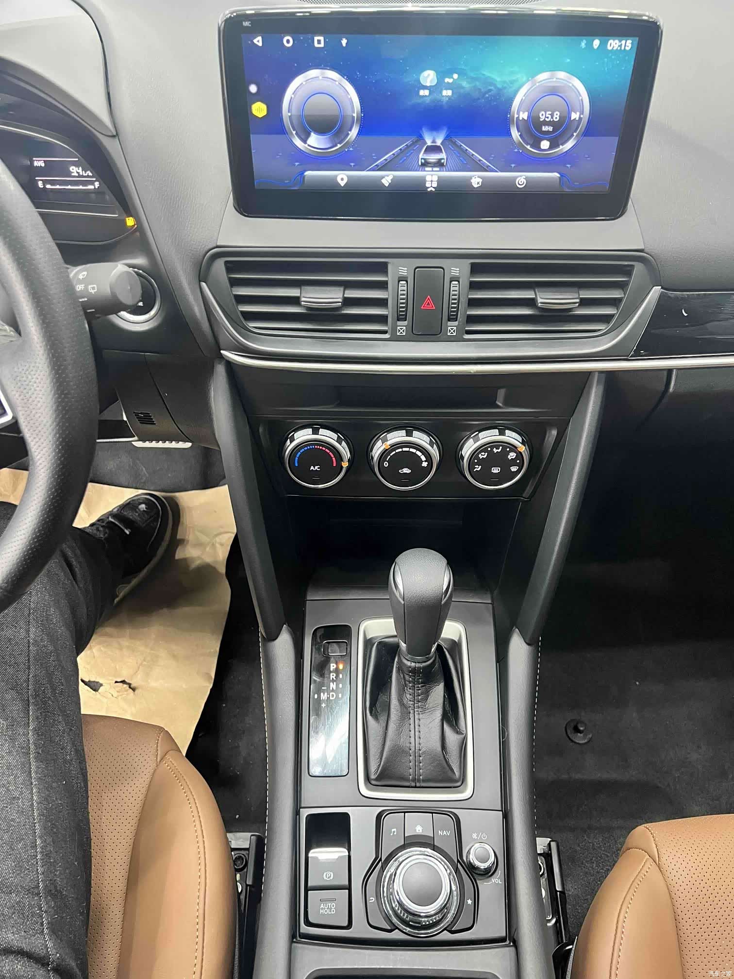 Mazda CX-4, 2023 12