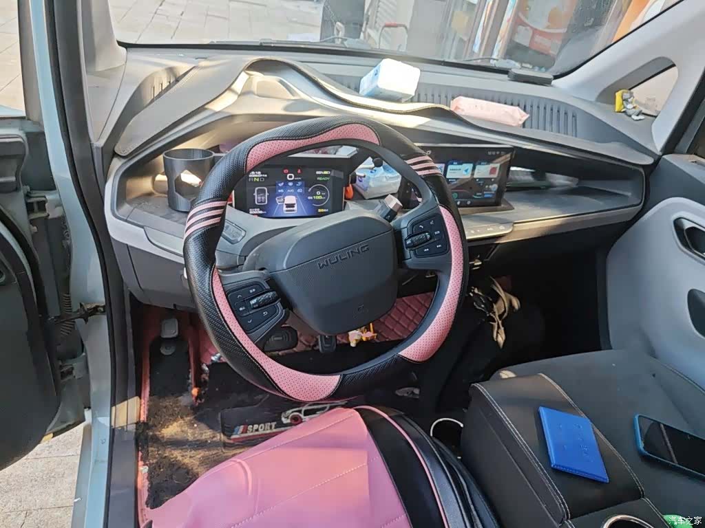 Wuling NanoEV, 2021 11