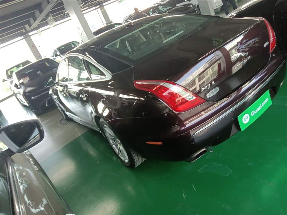 Jaguar XJ