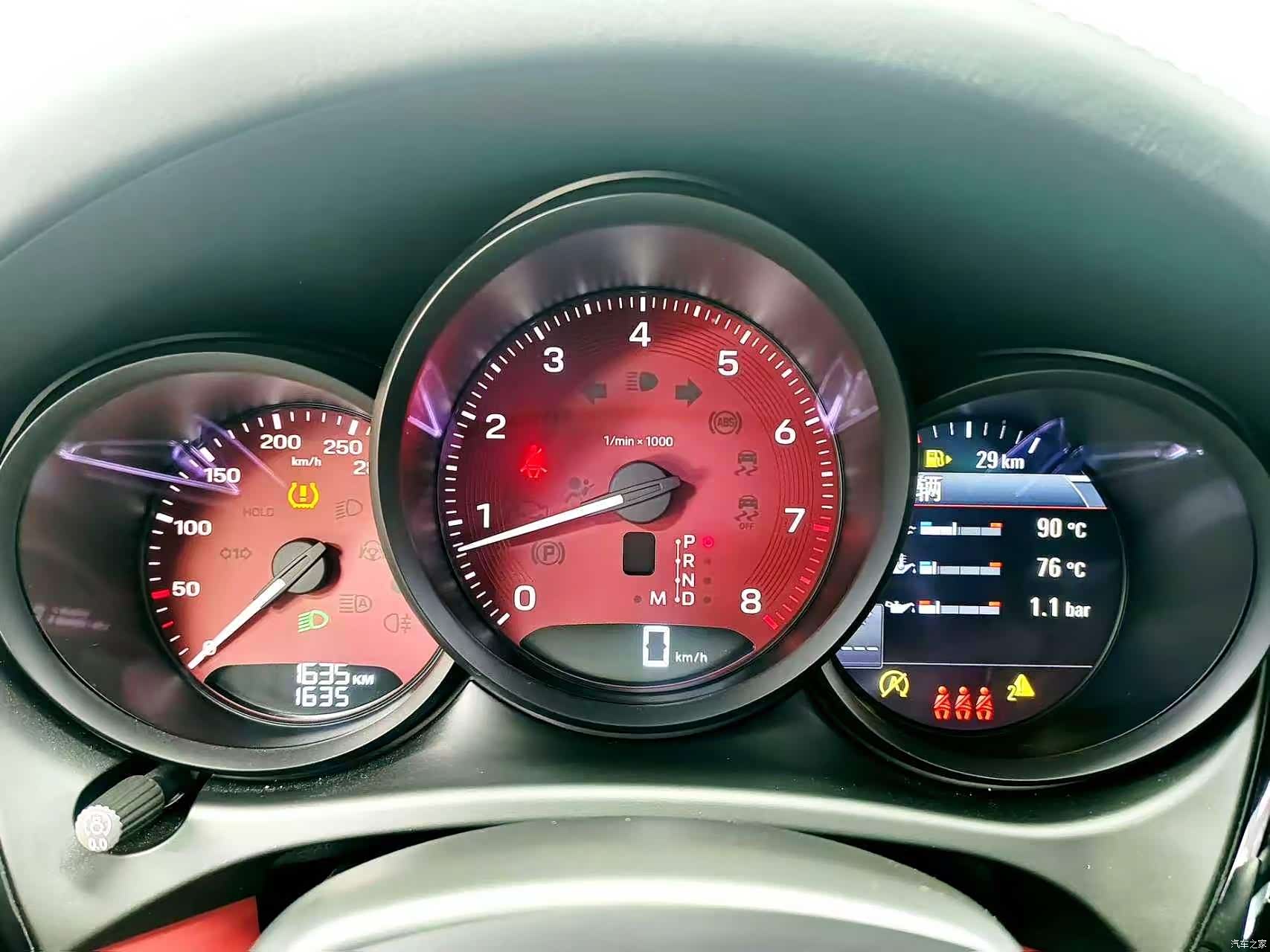 Porsche Macan, 2024 все фото
