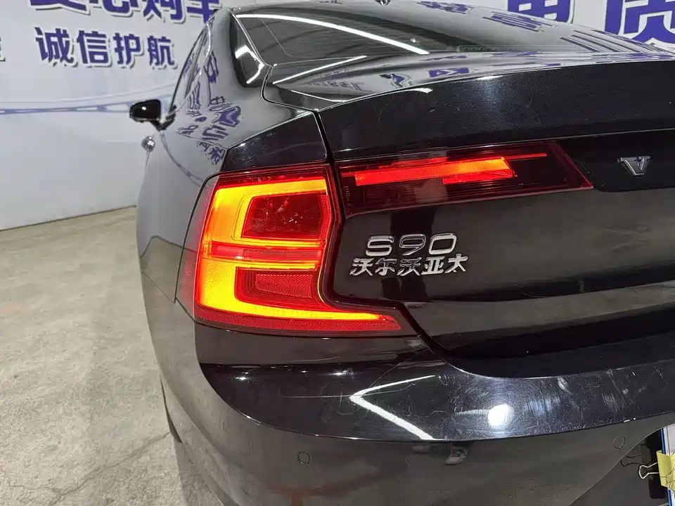 Volvo S90