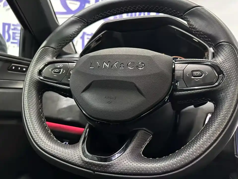 Lynk & Co 01