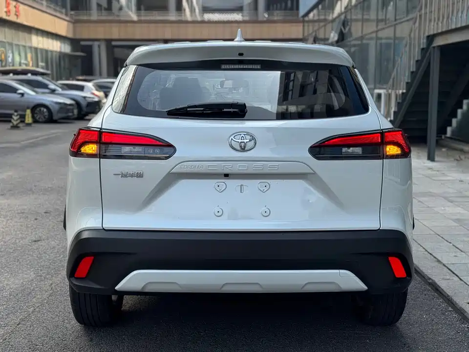 Toyota Corolla Sharp amplifier