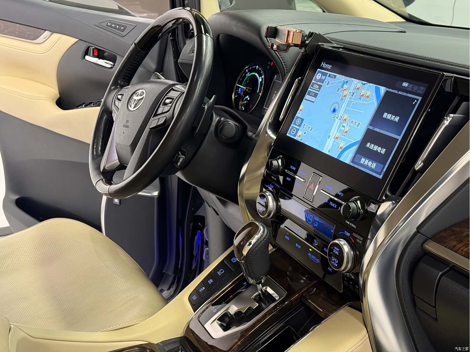 Toyota Alphard, 2023 6