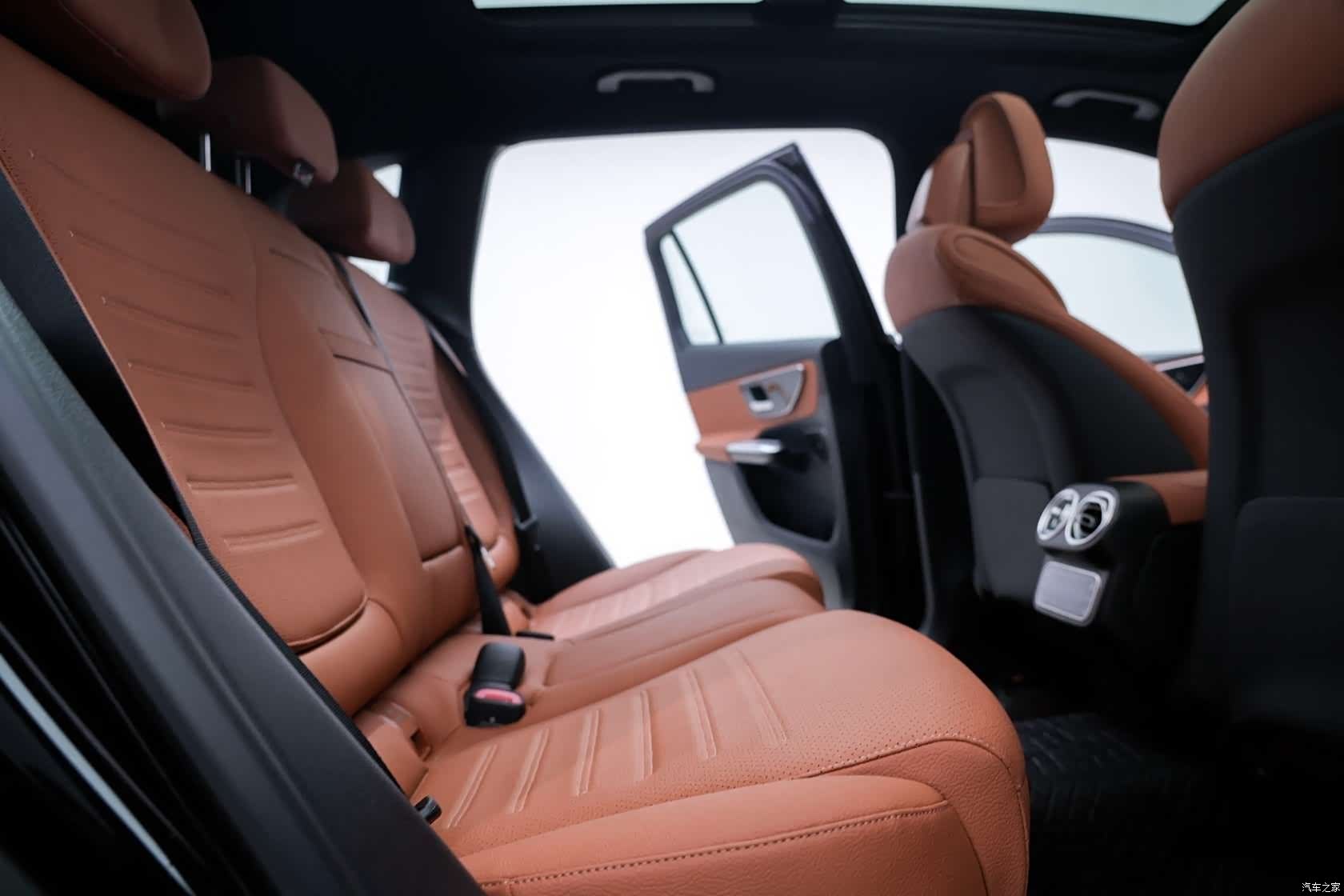 Mercedes-Benz GLC, 2025 25