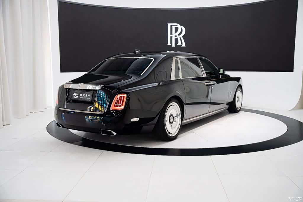 Rolls-Royce Phantom, 2021 3