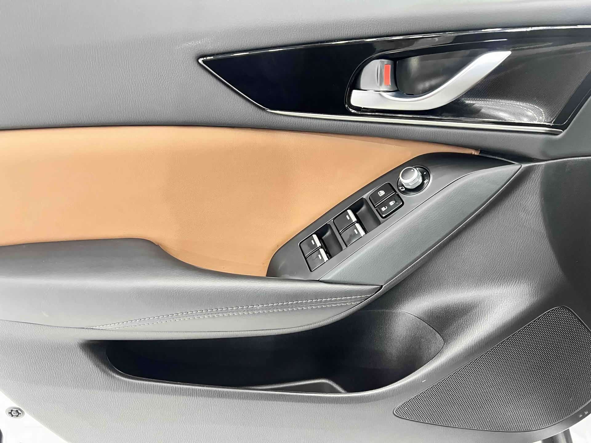 Mazda CX-4, 2023 8