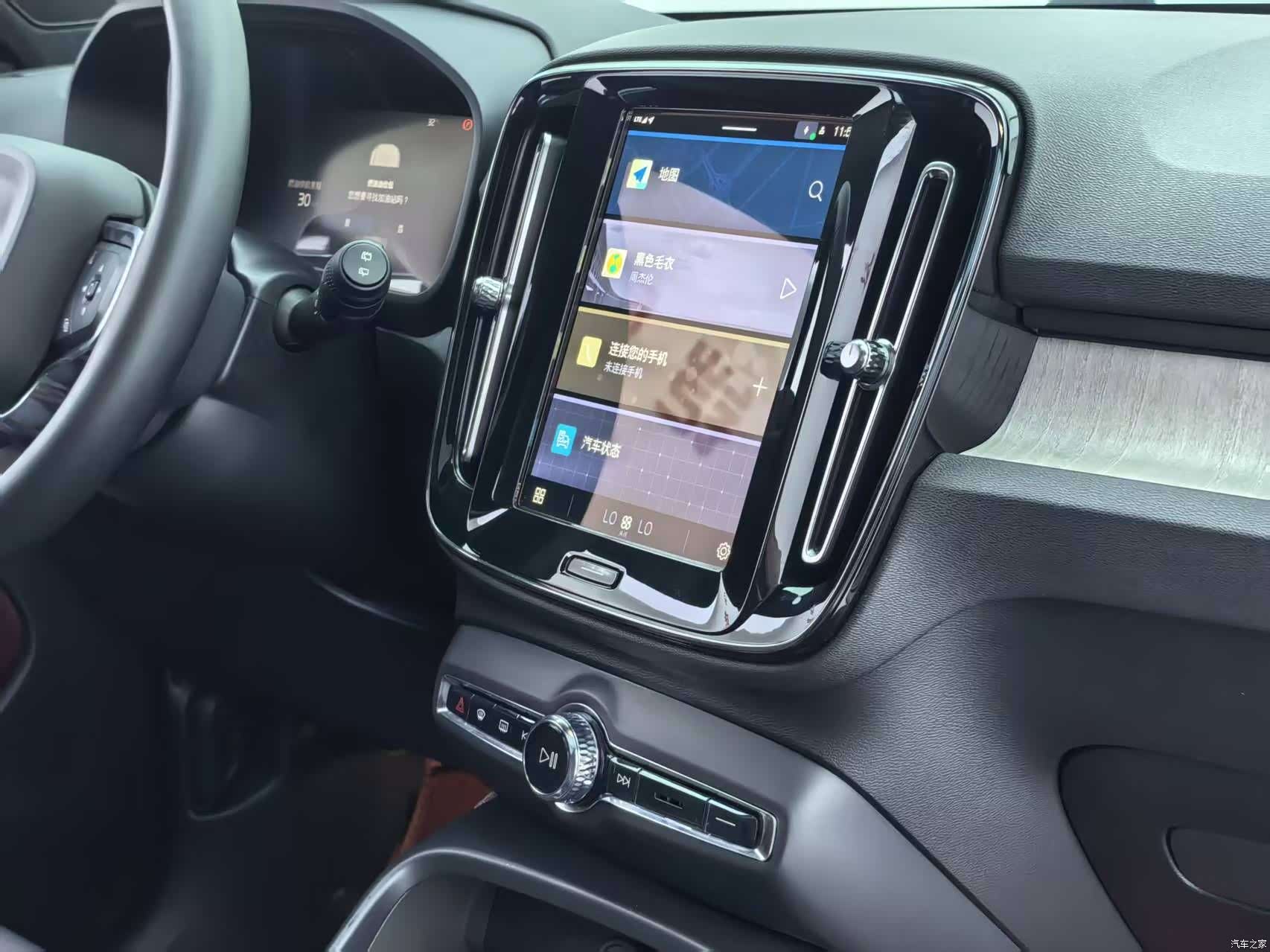 Volvo XC40, 2023 все фото