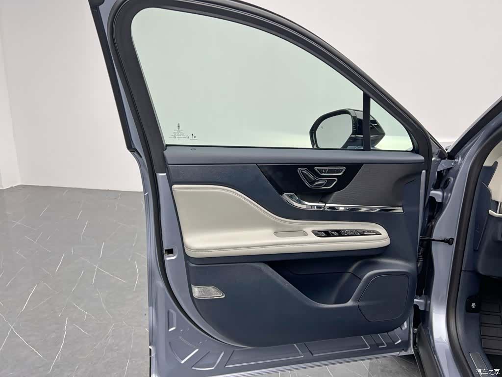 Lincoln Corsair, 2023 12