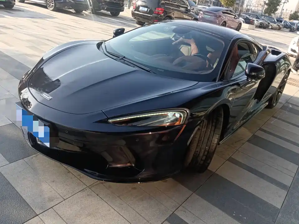 McLaren GT