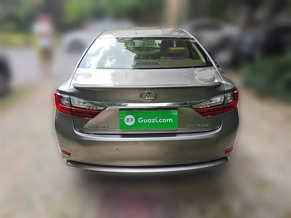 Lexus ES