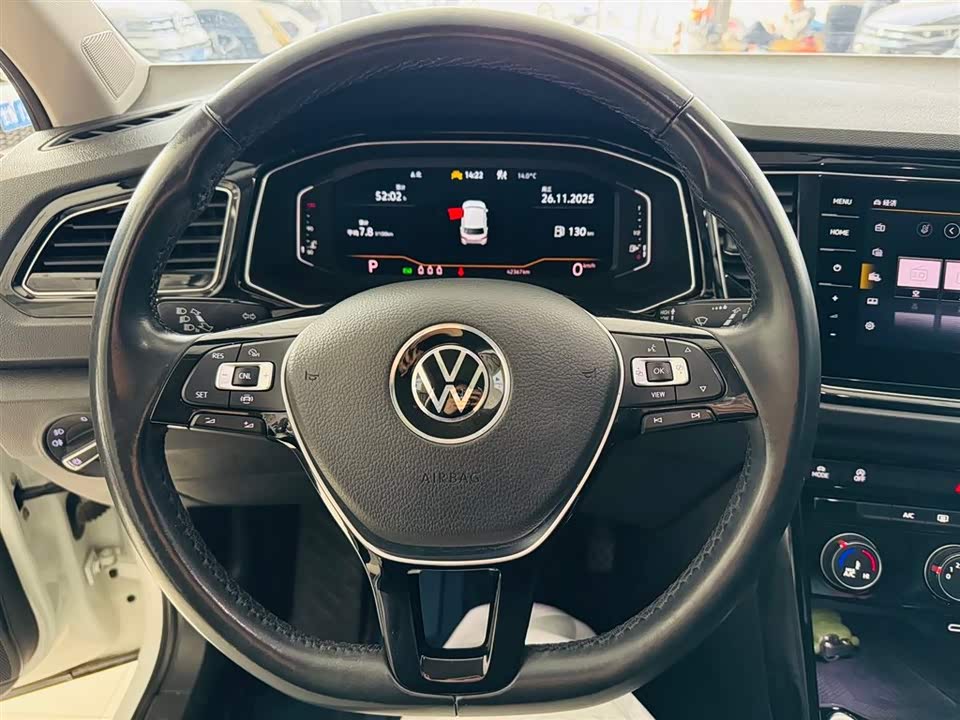 Volkswagen T-ROC exploring Songs