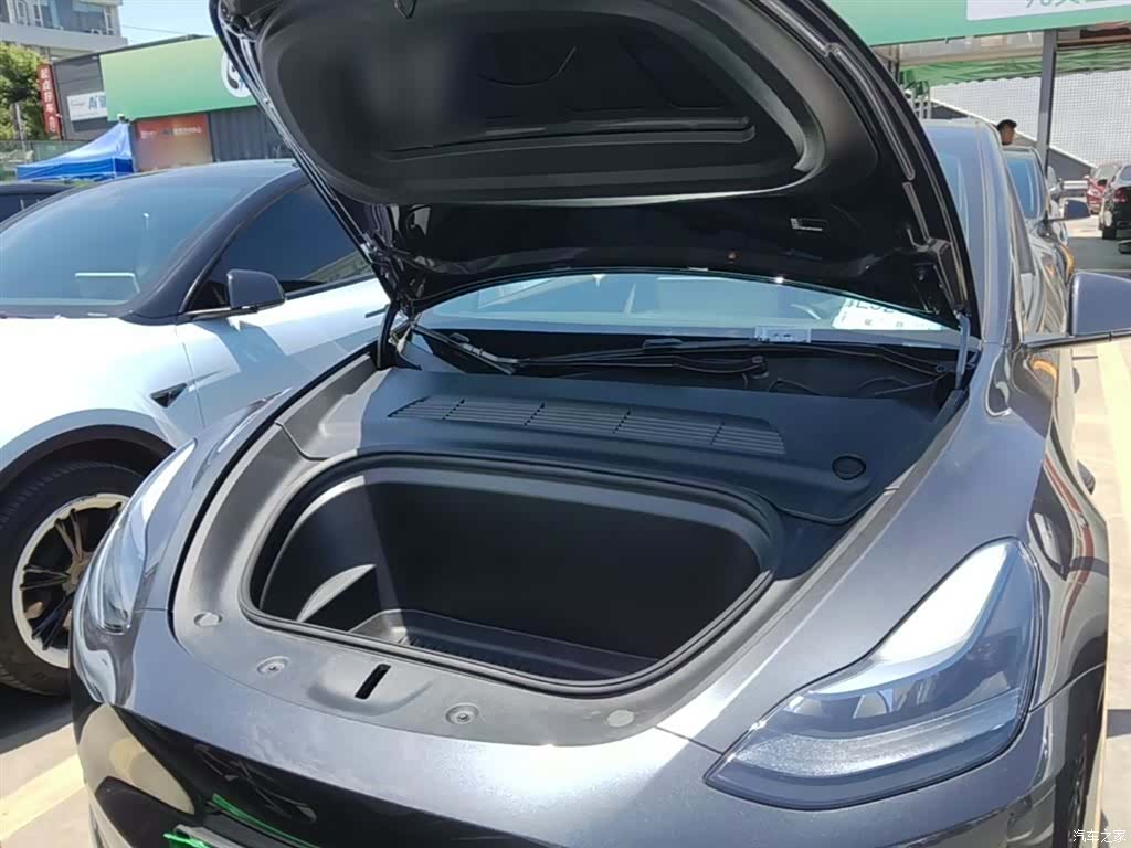 Tesla Model Y, 2024 20