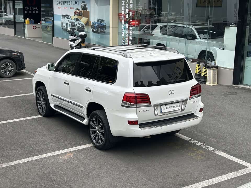 Lexus LX