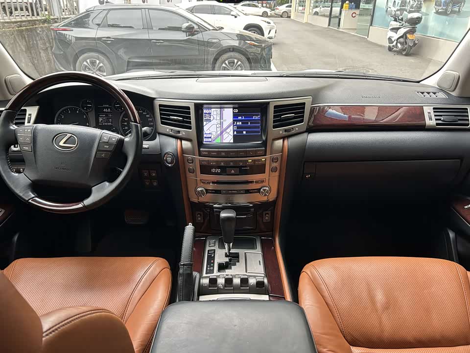 Lexus LX