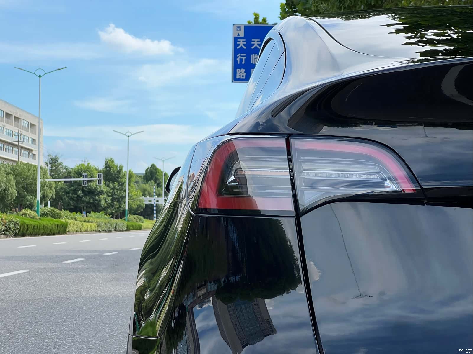 Tesla Model Y, 2023 7