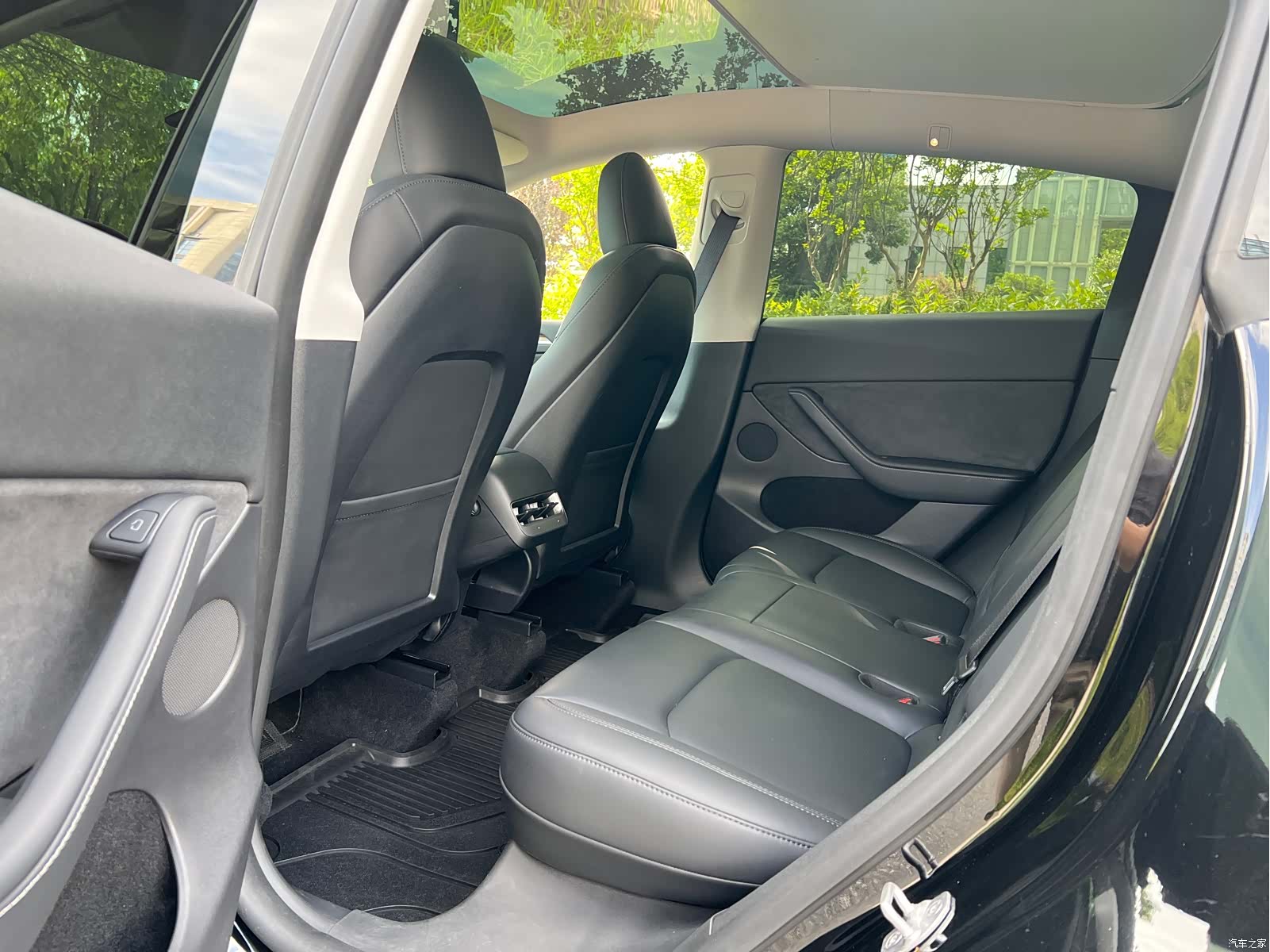 Tesla Model Y, 2023 9