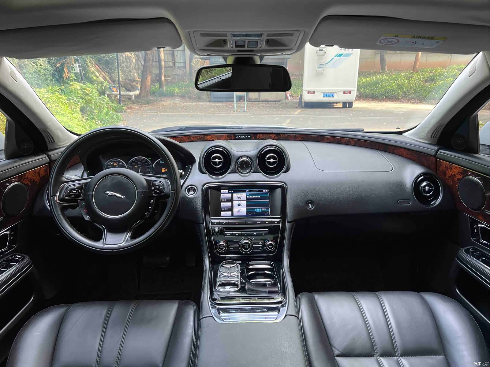 Jaguar XJ, 2015 12