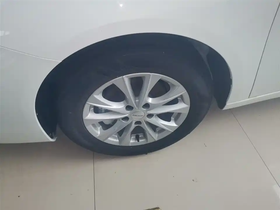 Roewe i5