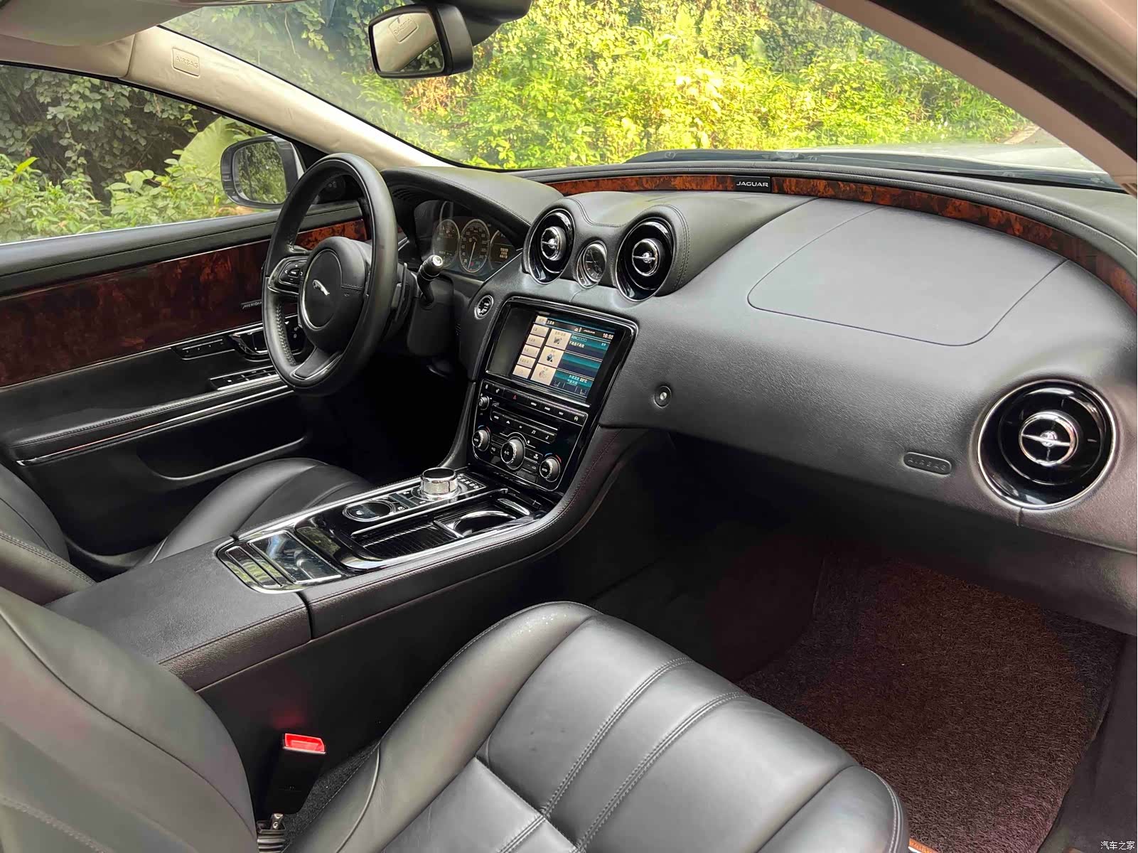 Jaguar XJ, 2015 9