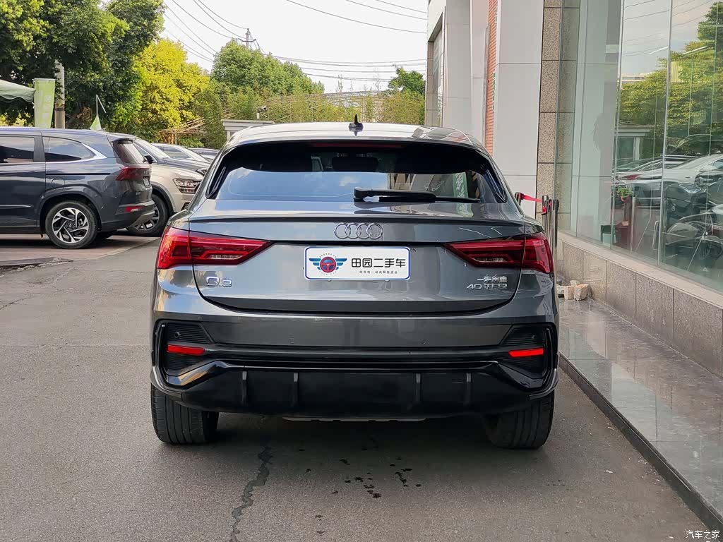 Audi Q3, 2022 все фото